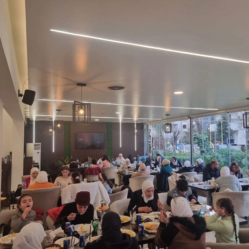 مطعم ايسكوايرز