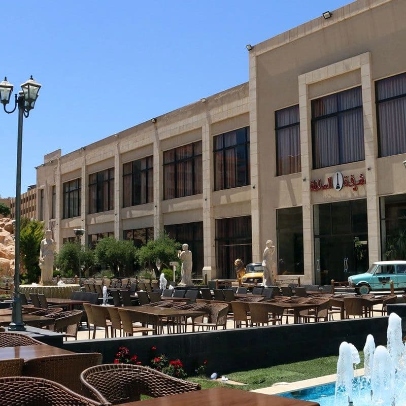 مطعم الساحة