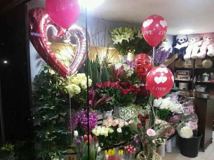 Dama Flowers