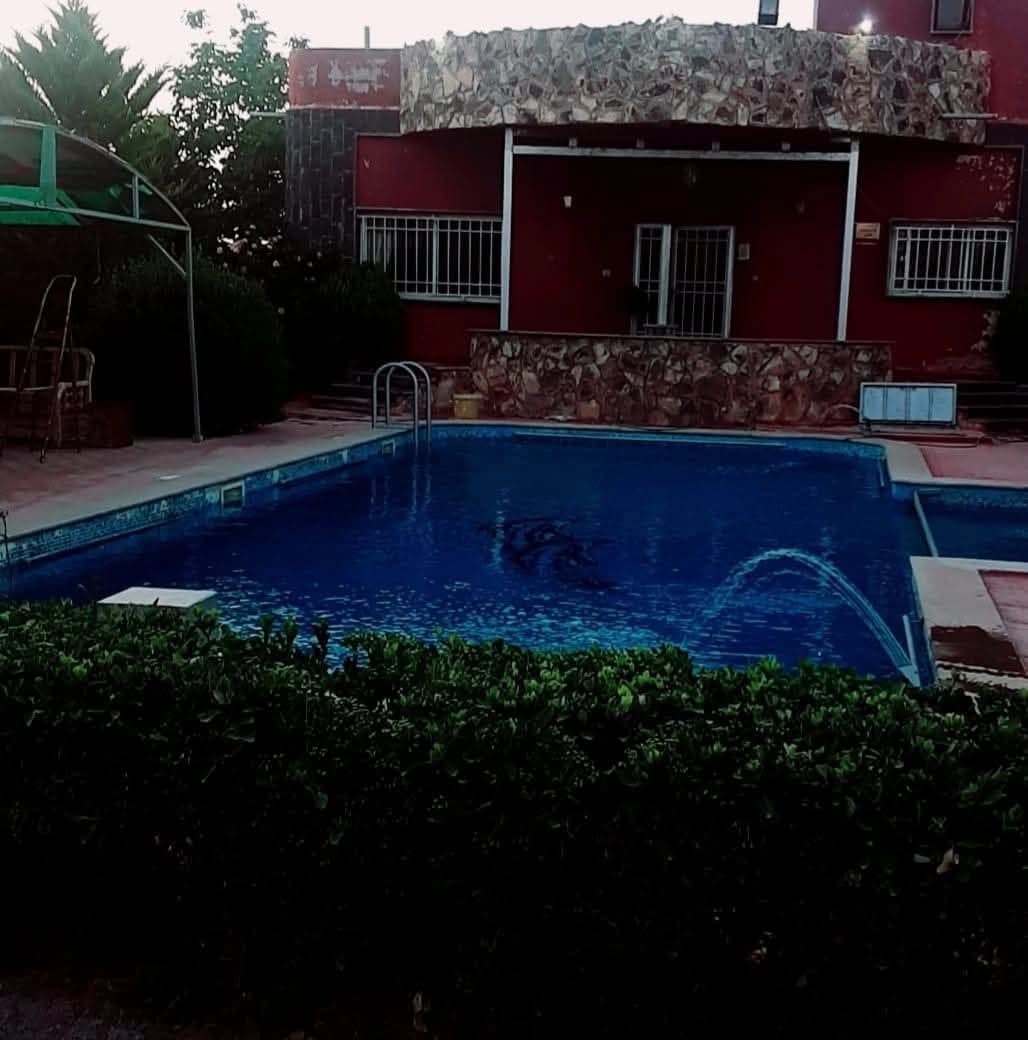 مسبح ومزرعة الشمس