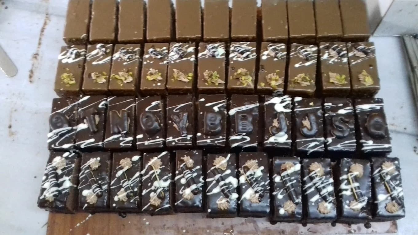 Akka Sweets