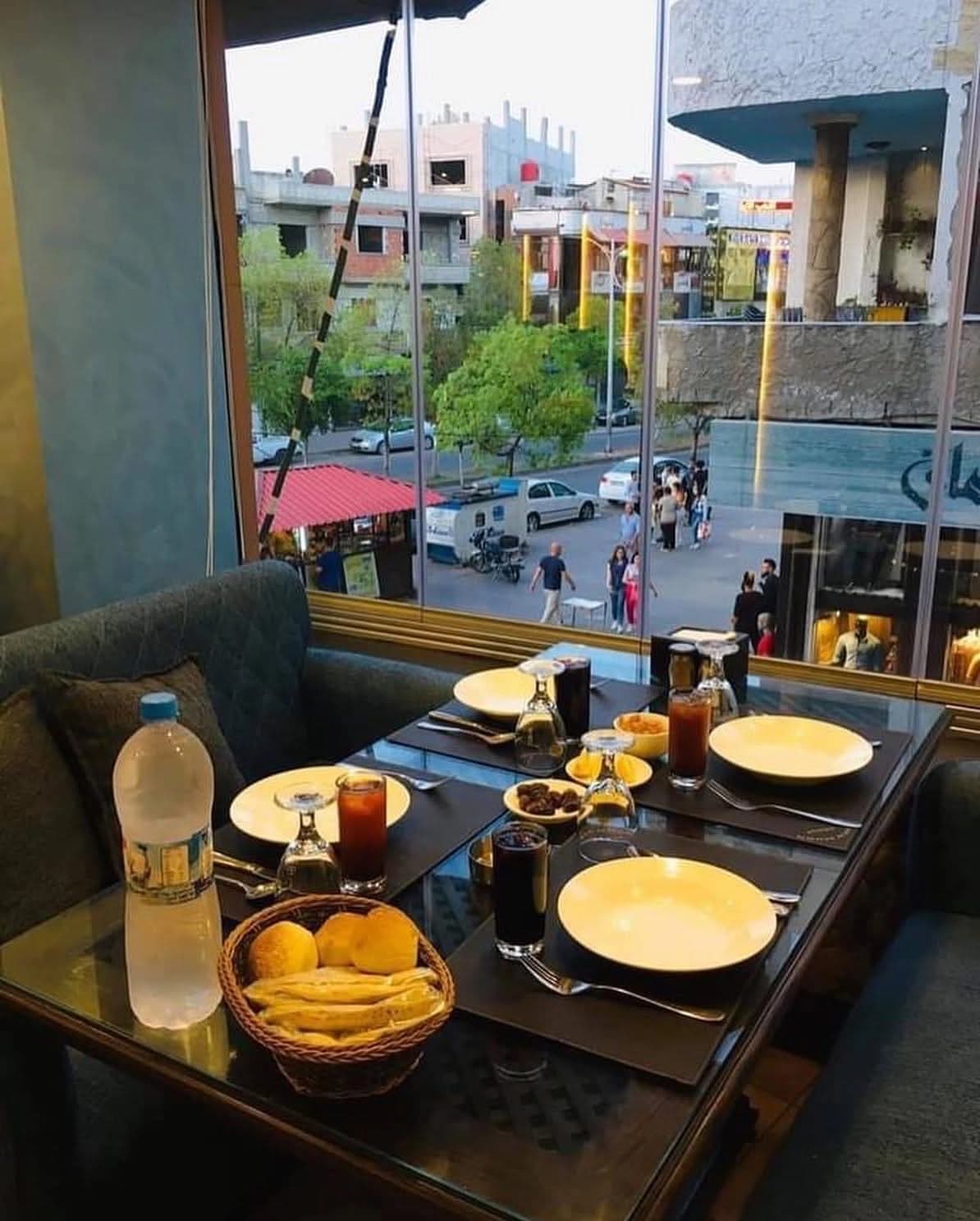 مطعم نيو مون