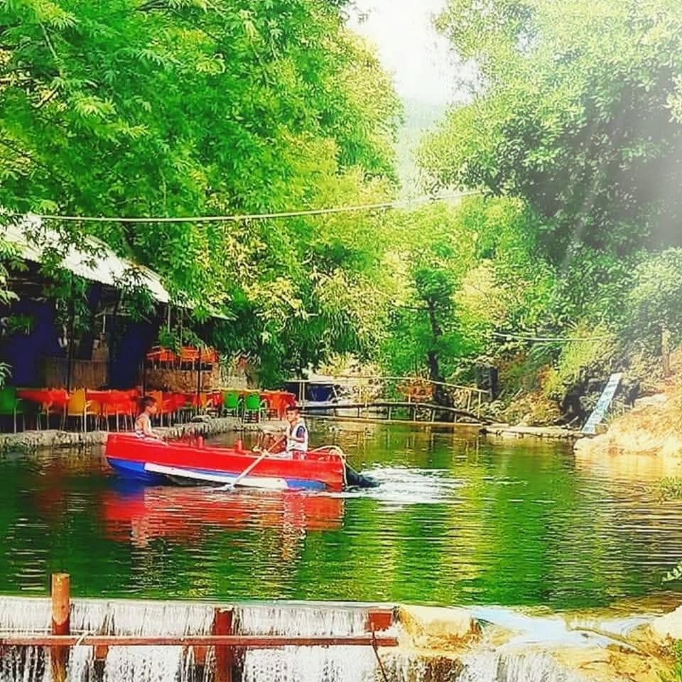 Firdous Deiroun Waterfalls Restaurant